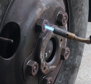 how-to-remove-rusty-lug-nuts-boat-trailer